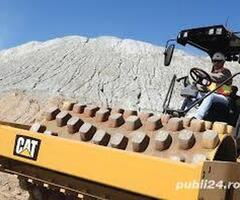 Inchiriez compactor  cu picior de oaie