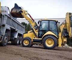 Inchiriez Buldoexcavator cu atasamente diverse