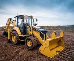 Inchiriez Buldoexcavator cu atasamente diverse